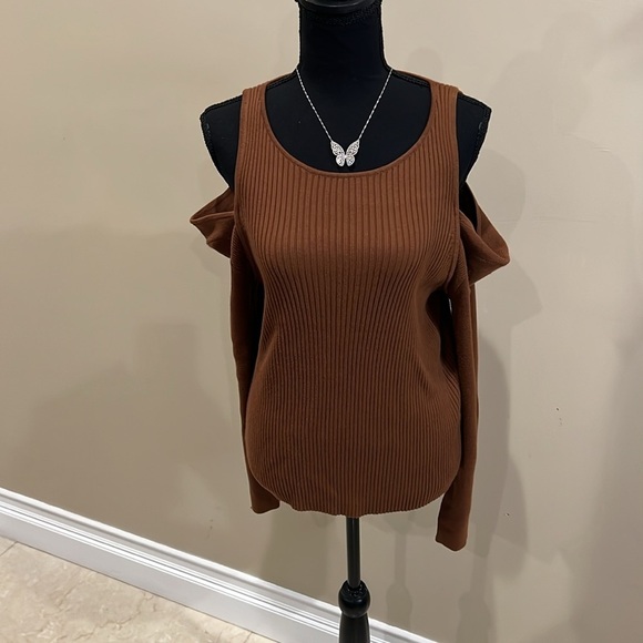 Open Edit cold shoulder sweater - Picture 2 of 7